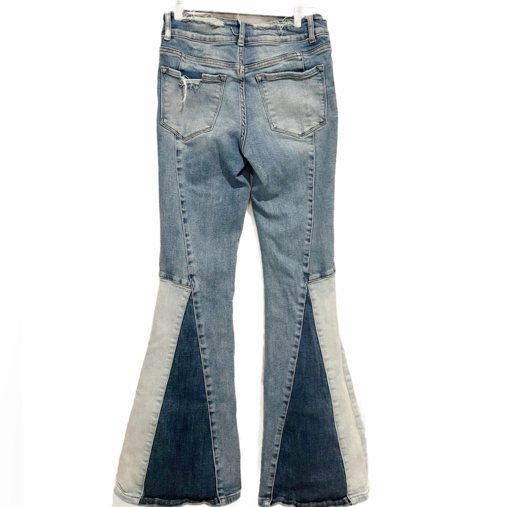 Vervet Trendy Two-Tone Flare Jeans for Women. Size 27 - Picture 4 of 11